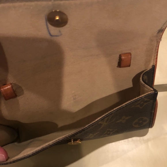 Louis Vuitton fanny pack authentic (missing strap) - Picture 4 of 8